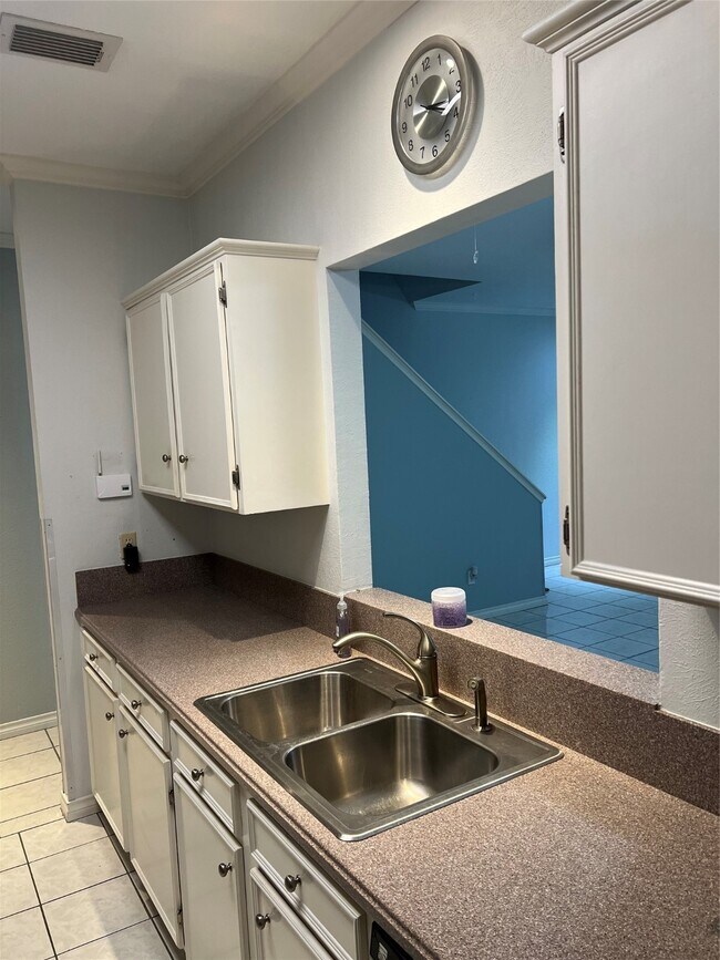 Foto del edificio - 6000 Reims Rd