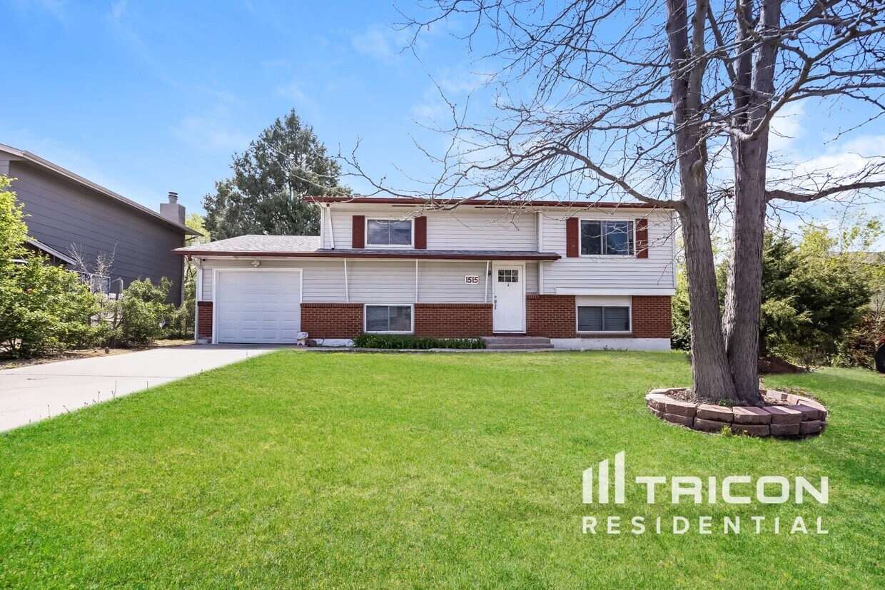 Primary Photo - 1515 Saratoga Dr