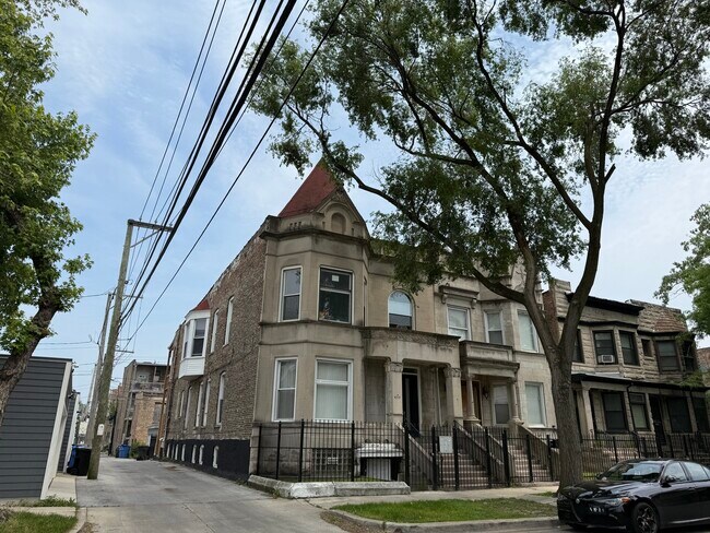 Foto del edificio - 4311 S Vincennes Ave