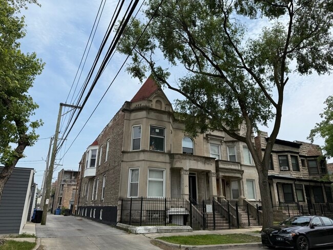 Building Photo - 4311 S Vincennes Ave
