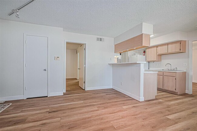 Foto del edificio - 2750 Holly Hall St