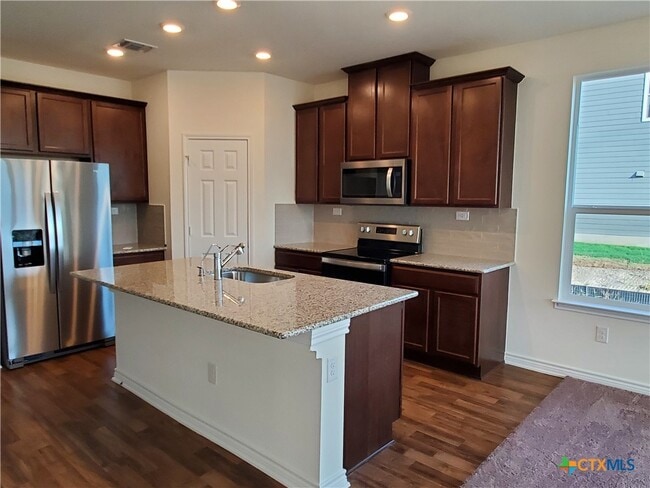 Building Photo - 4001 Woodside Dr