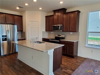 Building Photo - 4001 Woodside Dr