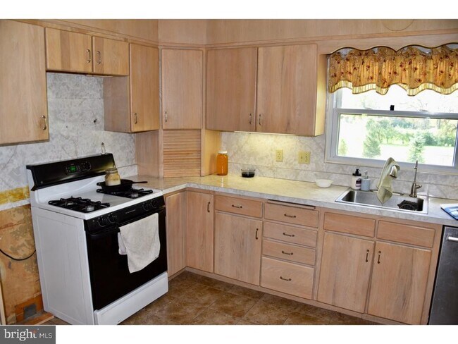 Foto del edificio - 911 Grings Hill Rd