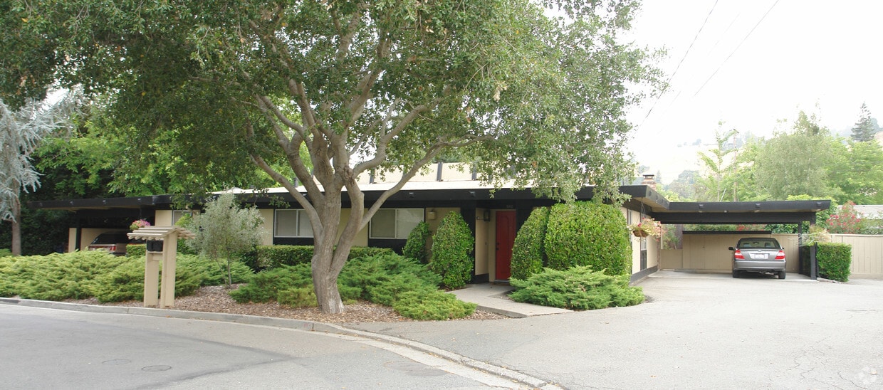 Building Photo - 980-982 Almanor Ct