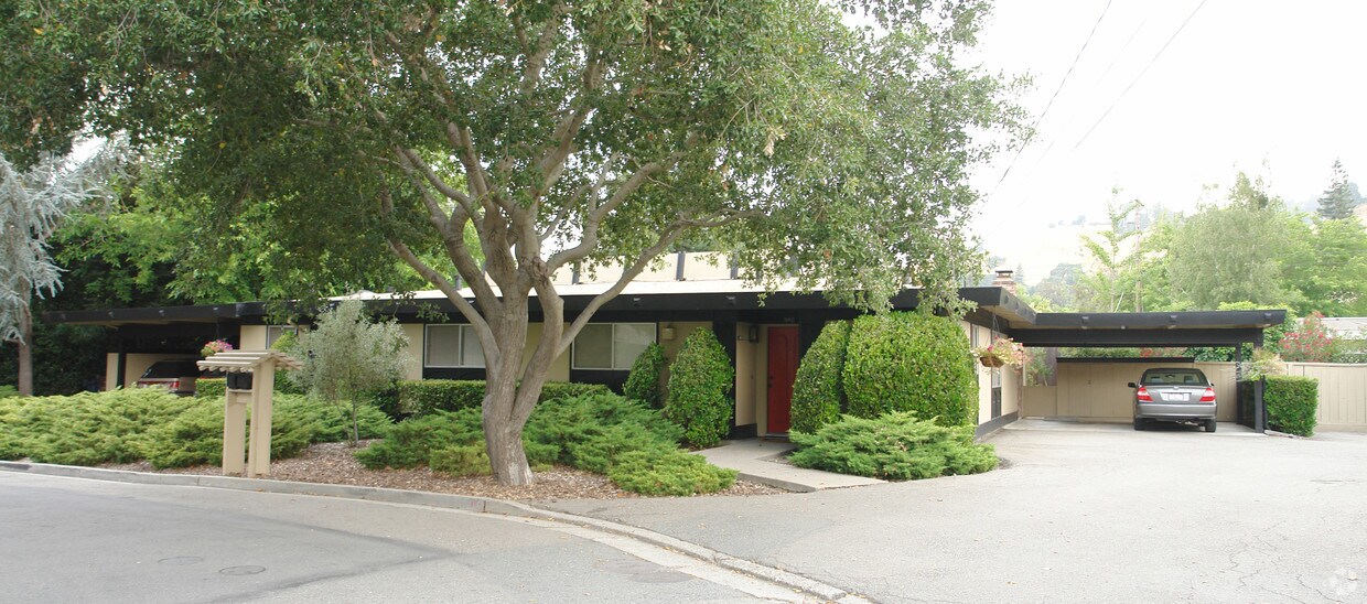 Foto del edificio - 980-982 Almanor Ct