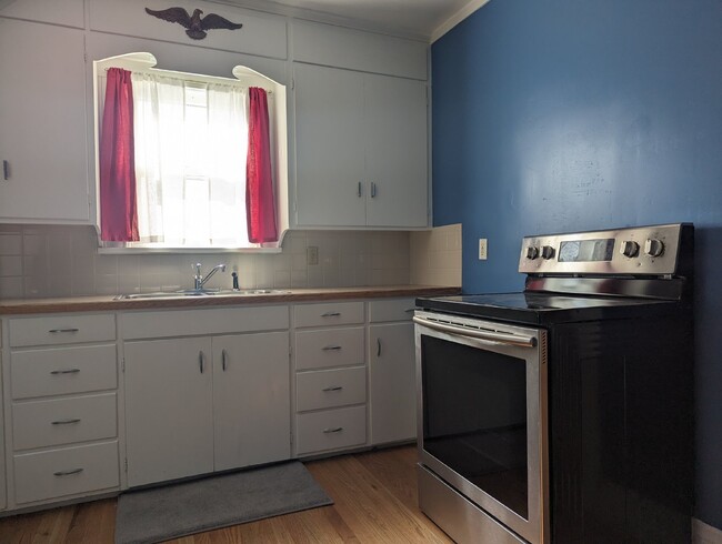 Building Photo - Charming Old Town Longmont Rental - 2bed +...