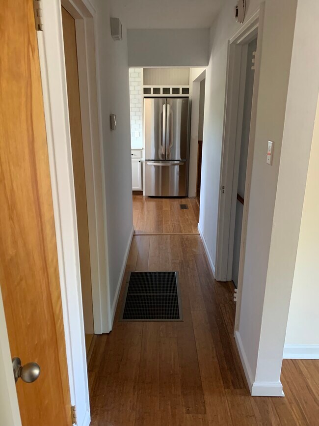 Foto del edificio - 2 Pine Hill Dr