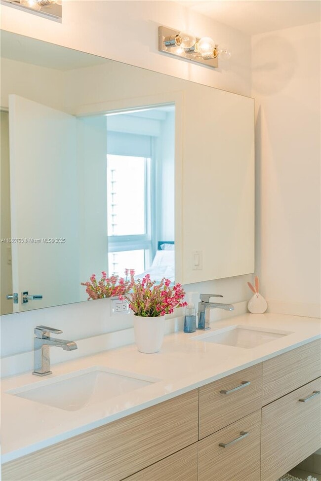 Foto del edificio - 600 NE 27th St