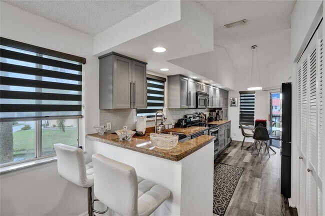 Building Photo - 23157 Fountain Vw