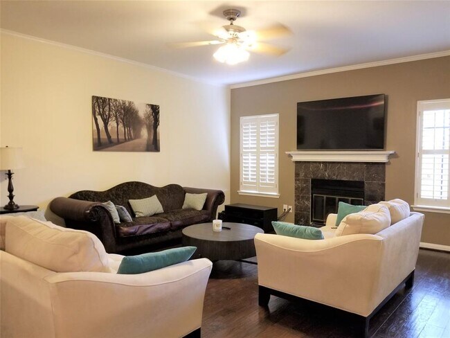 Building Photo - 9850 Pagewood Ln