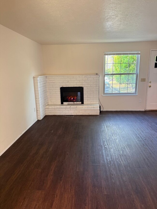 Photo - 739000 Apartment