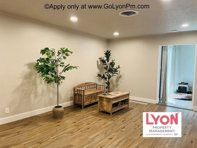 Building Photo - 2 br, 1 bath House - 6101 Villa Capri Court