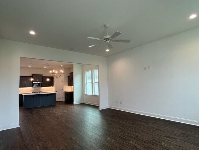 Foto del edificio - Beautiful new construction in Watson!