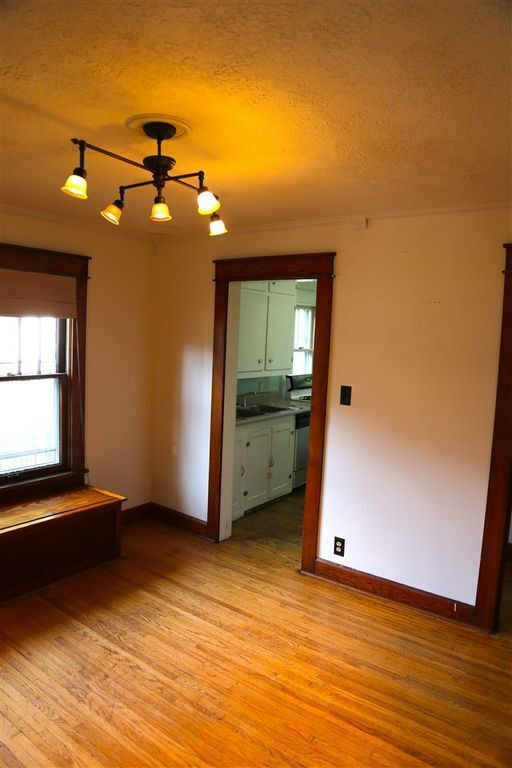 Building Photo - 2 bedroom, 1 bath Home - MUST SEE!