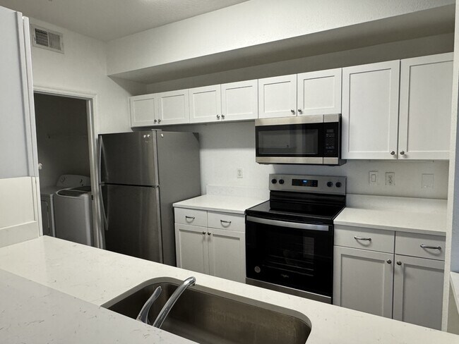 Foto del edificio - 5536 Metrowest Blvd