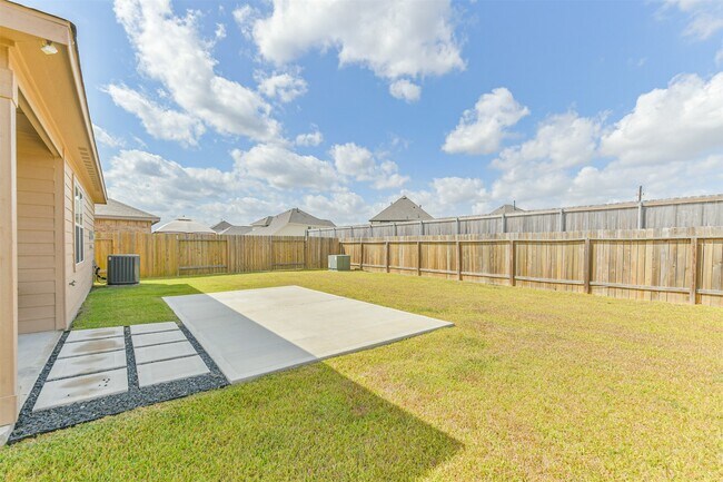 Building Photo - 15271 Snowdrop Field Dr