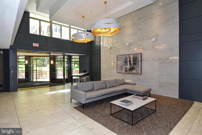 Foto del edificio - 7111 Woodmont Ave