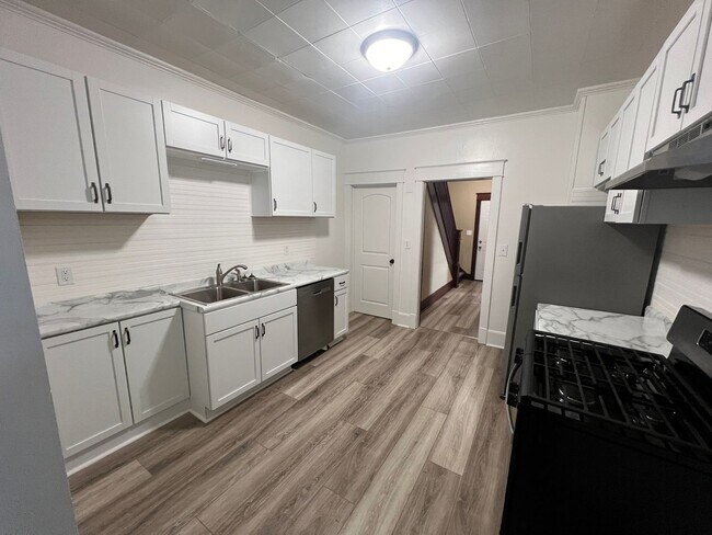 Foto del edificio - !3 Bedroom in Moline Ready August 1st!