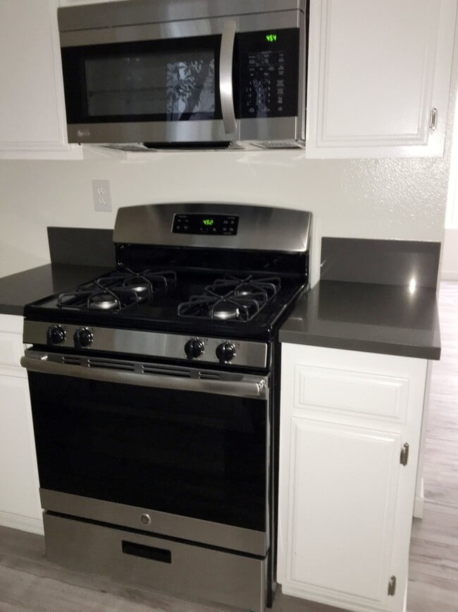 Building Photo - Aqua Vista Villa Townhome Apartments