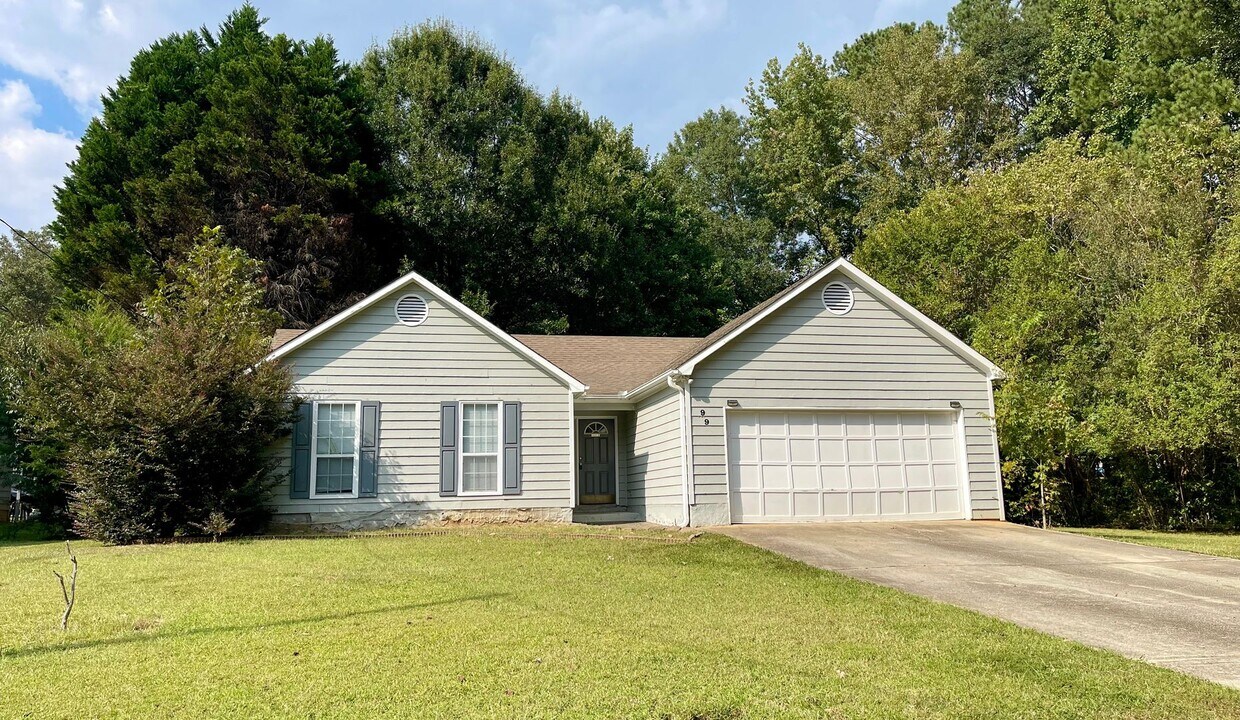 Foto principal - 3 Bedroom/2 Bath Ranch home With NO Carpet!