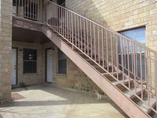 Building Photo - 3310 S Louisiana Ave