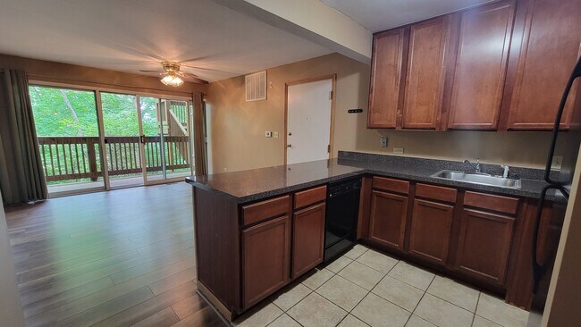 Building Photo - 5821 Oakwood Dr