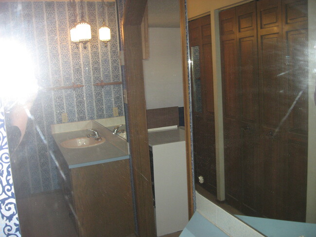 Building Photo - 982 Spruce St