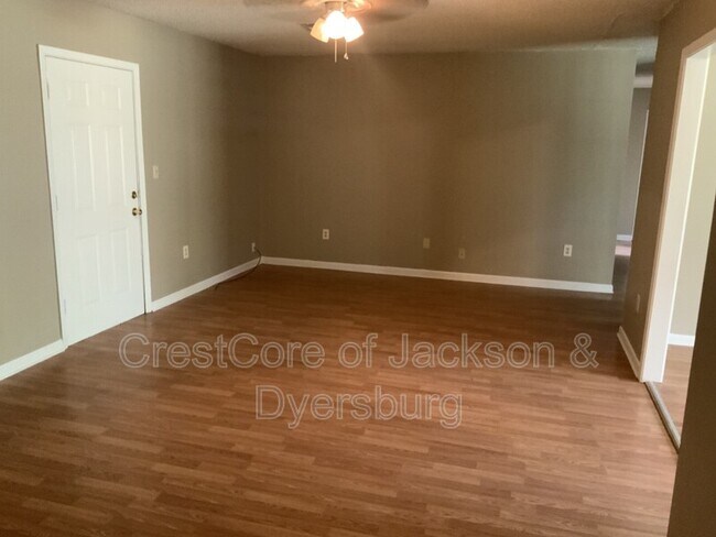 Foto del edificio - 1163 Roellen Newbern Rd