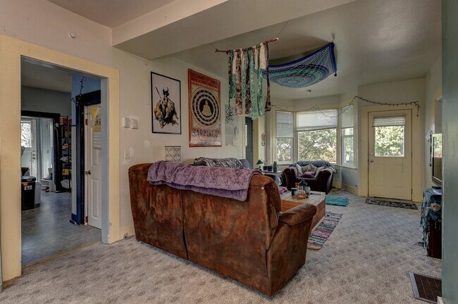 Foto del edificio - 614 Potter St