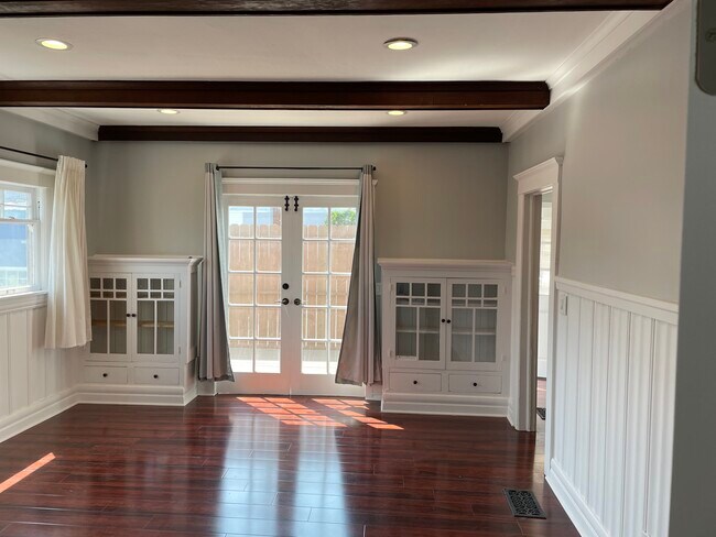 living room - 1243 S Bonnie Brae St