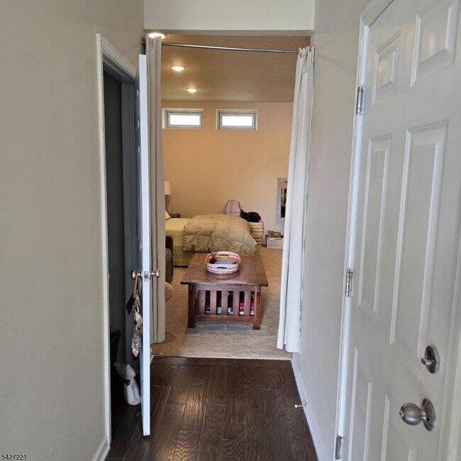 Foto del edificio - 76 Albert Ct