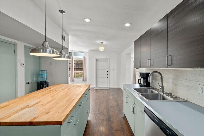 Foto del edificio - 2407 S Lois Ave