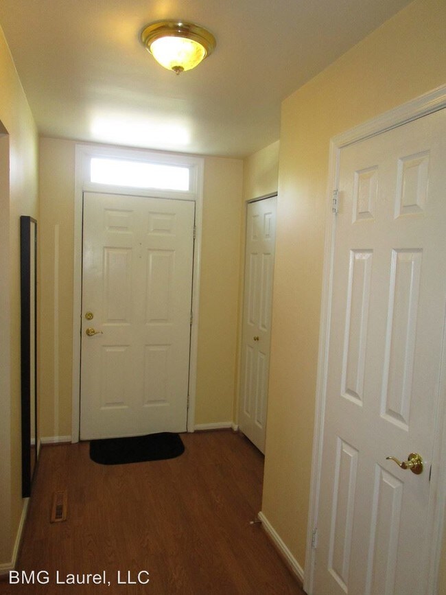 Building Photo - 3 br, 3.5 bath House - 8837 Manahan Drive