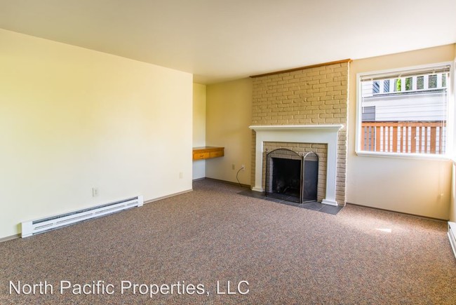 Building Photo - 633 W Emerson St