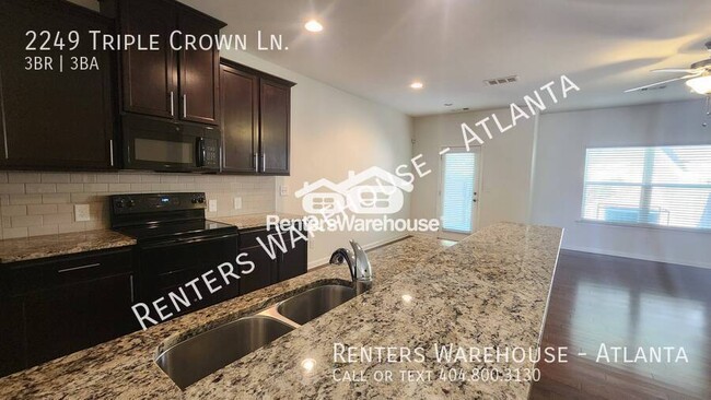 Foto del edificio - Charming 3-Bedroom, 2.5-Bath Townhome with...