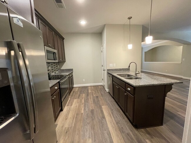 Building Photo - Beautiful 3 Bedroom 2 Bath Condominium