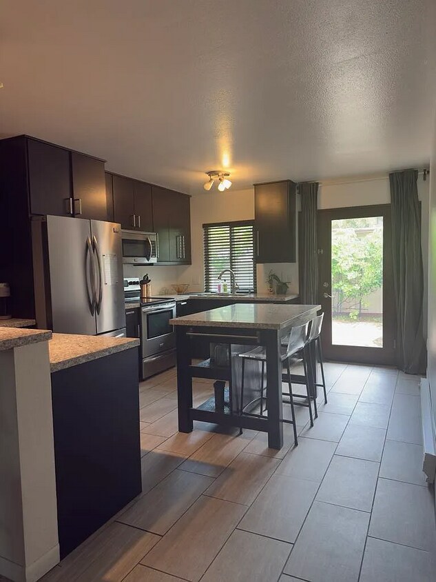 Foto principal - 8724 Wahl St