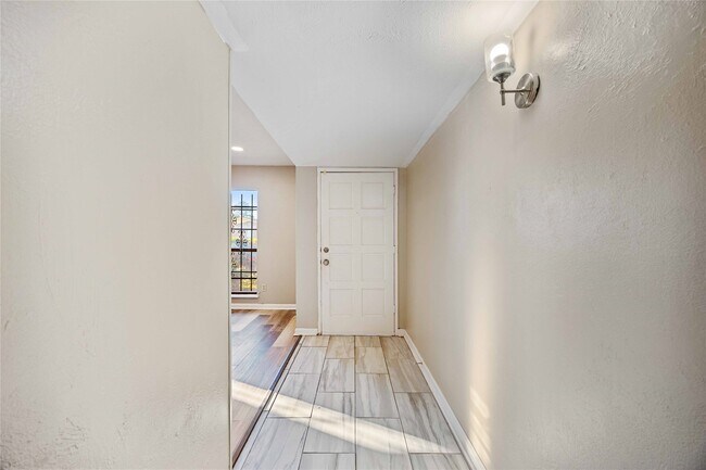 Foto del edificio - 14515 Merry Meadow Dr