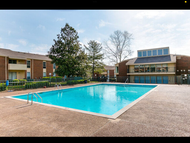 Building Photo - 515 Basswood Ave