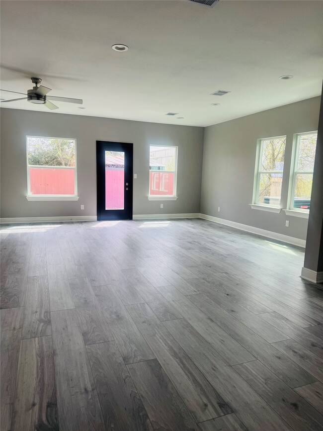 Building Photo - 2622 Metcalf St