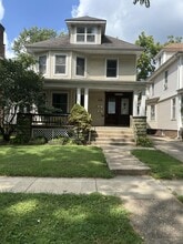 Building Photo - 717 S Douglas Ave