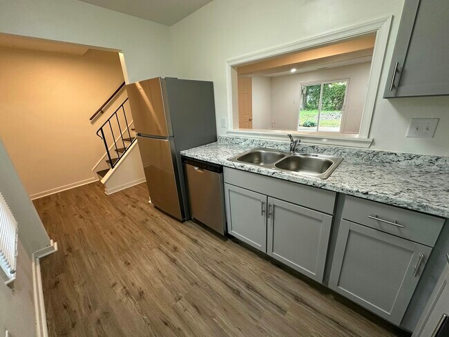 Building Photo - 430 Hickorywood Cir