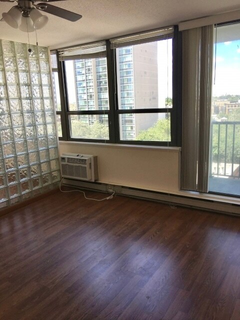 Foto del edificio - 2740 N Pine Grove Ave
