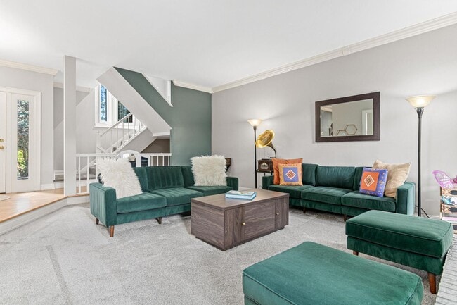 Building Photo - Welcome to Edina’s Best Kept Secret!