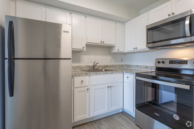 1BR, 1BA - 680 SF - Brent Place