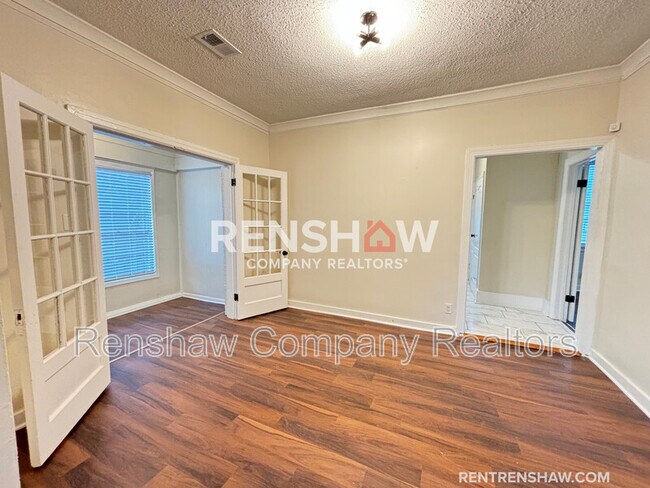 Building Photo - 738 Eva St