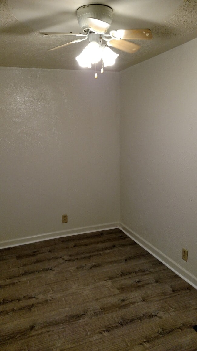 Building Photo - 121 College St