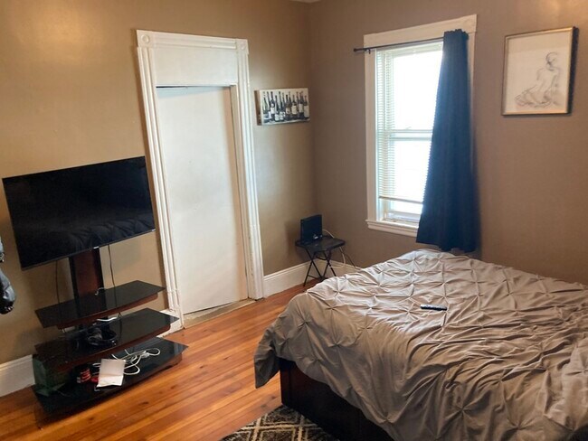 Building Photo - 88 Draper St