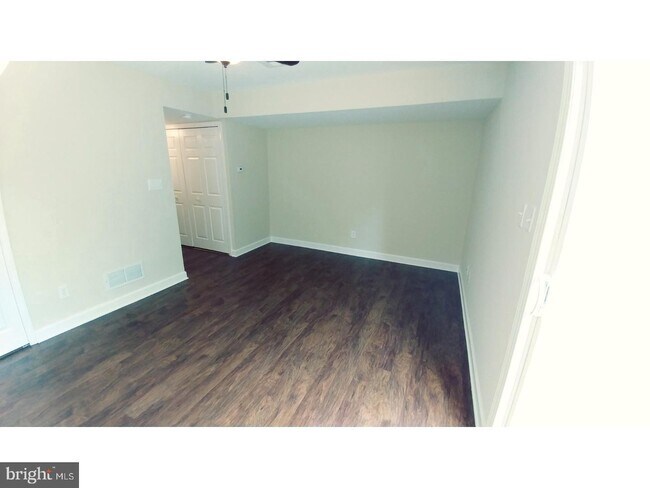 Building Photo - 8 Kayak Ct
